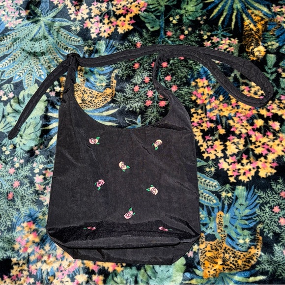 Baggu UO Exclusive Rose Embroidery Small Nylon Sling - Picture 1 of 2